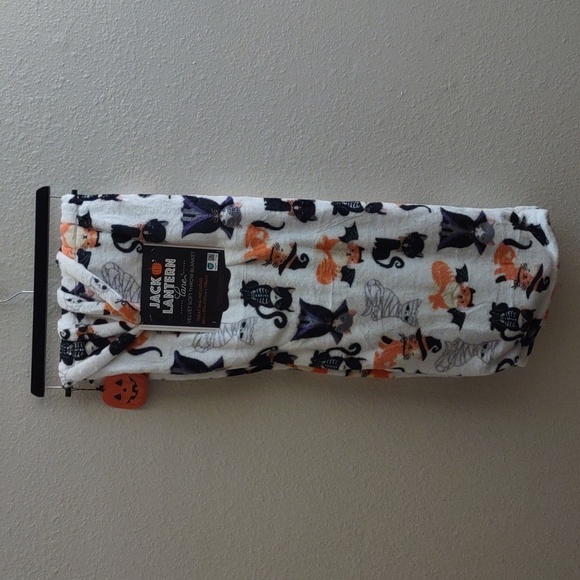 HALLOWEEN Velvet Soft Halloween Throw Blanket with Treat Bag - Picture 6 of 8